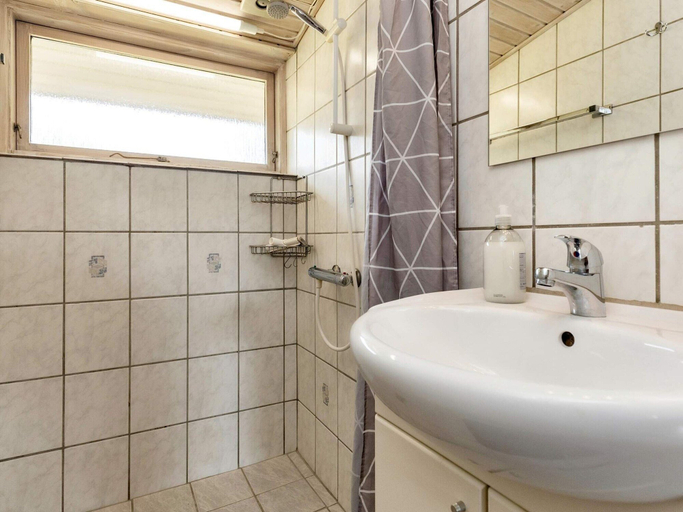 Bathroom 5, 6 Person Holiday Home in Storvorde, Aalborg