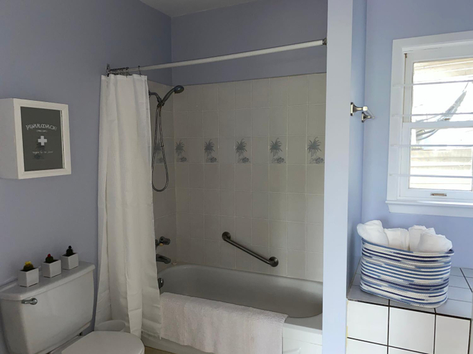 Bathroom 4, Auberge des Cantons, Memphrémagog