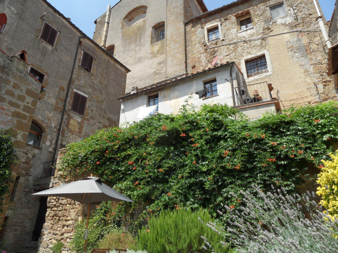 Un giardino nel tufo, Grosseto