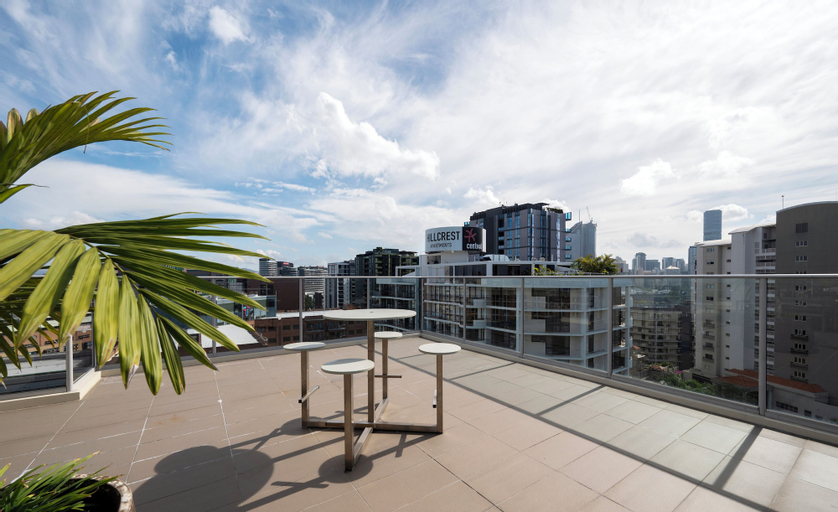 Exterior & Views 13