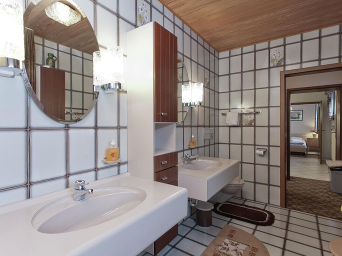 Bathroom 3, Cozy Apartment near Forest in Hullersen, Northeim