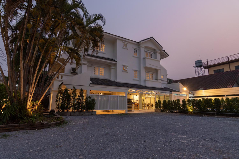 Exterior 8