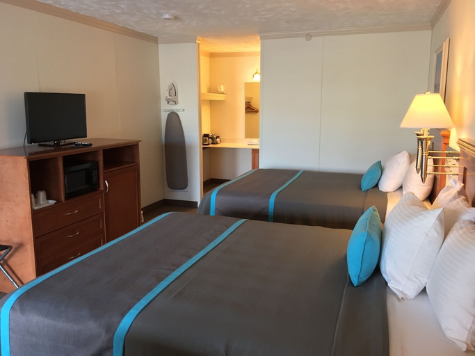 Bedroom 2, Harbor Lights Resort, Lake Michigan