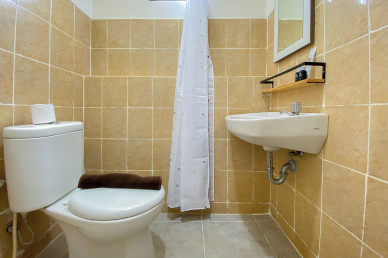 Bathroom 3, Cozy Living Studio At Kebagusan City Apartment, South Jakarta