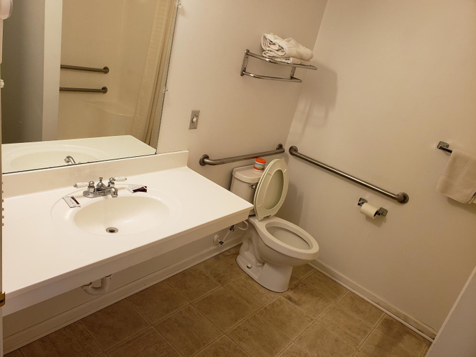 Bathroom 4, Country Inn Marion, Marion
