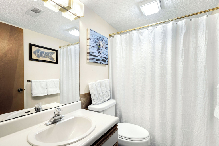 Bathroom 4, Lake Getaway, Camden