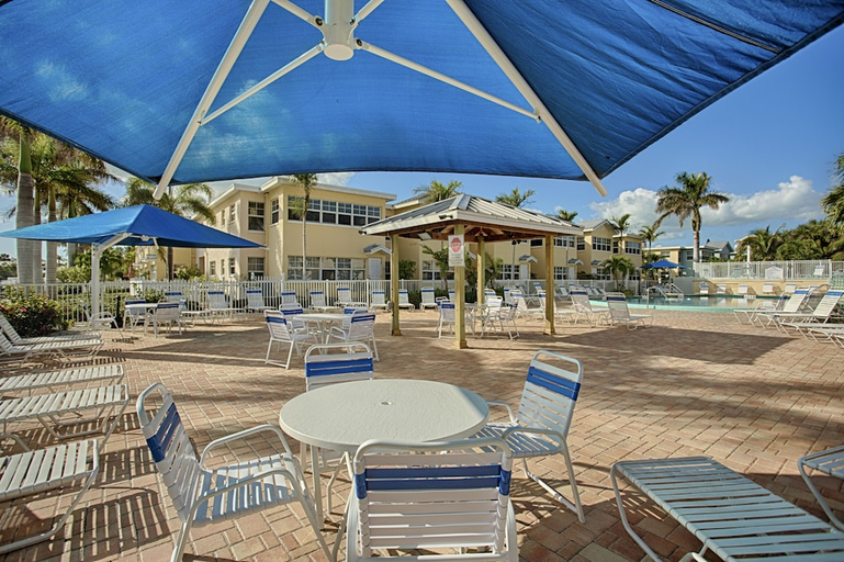 Food & Drinks, Barefoot Beach Resort, Pinellas
