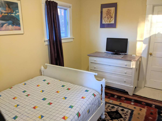 Bedroom 1, Relax in unpretentious peaceful and authentic house with public transportation cafes and U of Berkel, Alameda