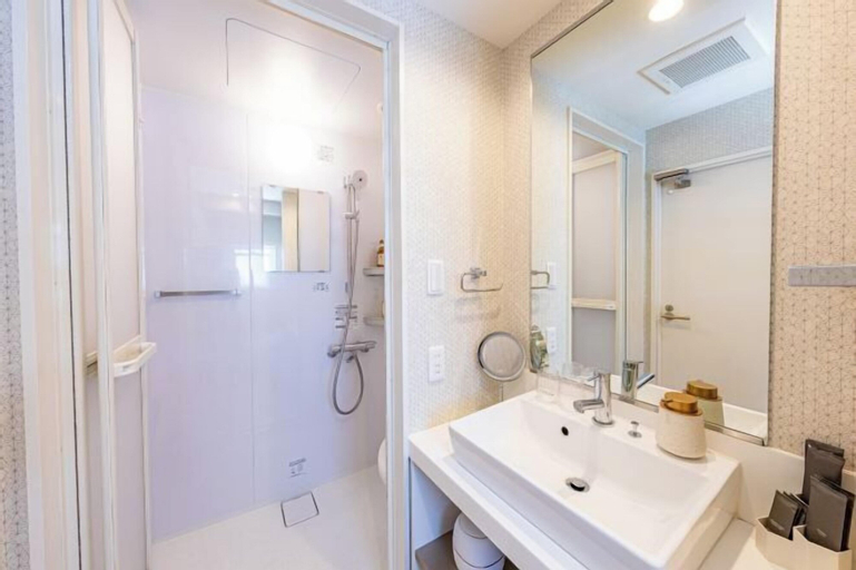 Bathroom 12