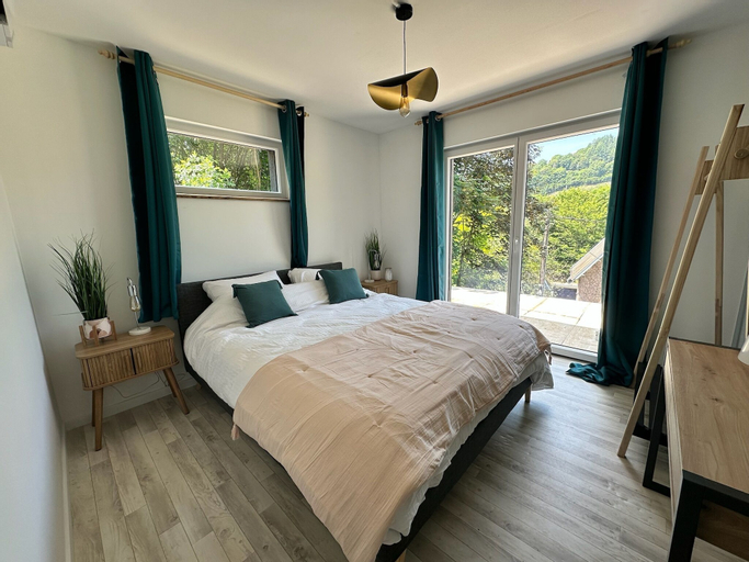 Bedroom 2, Meuse Cottage, Namur