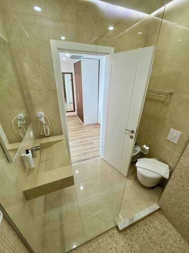 Bathroom 4, Hotel Britania, Vlorës