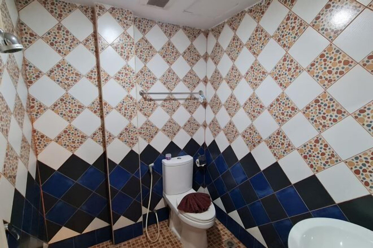 Bathroom 16