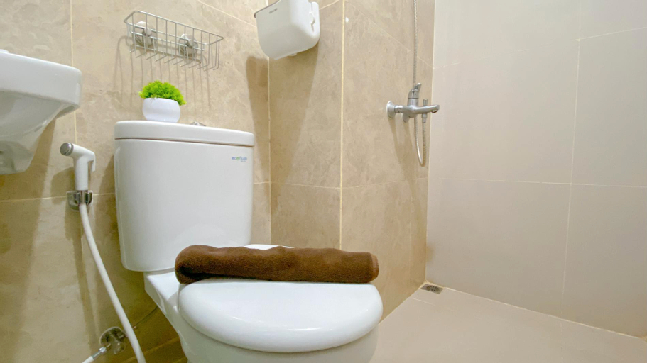 Bedroom 4, Comfort Living 2BR at Transpark Cibubur Apartment By Travelio, Depok