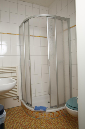 Bathroom 4, Hotel Kuhfelder Hof, Altmarkkreis Salzwedel