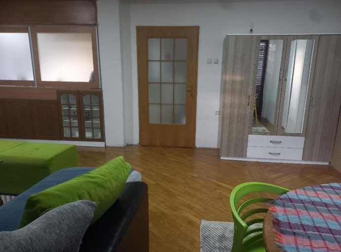 Others 3, Lion Guest House