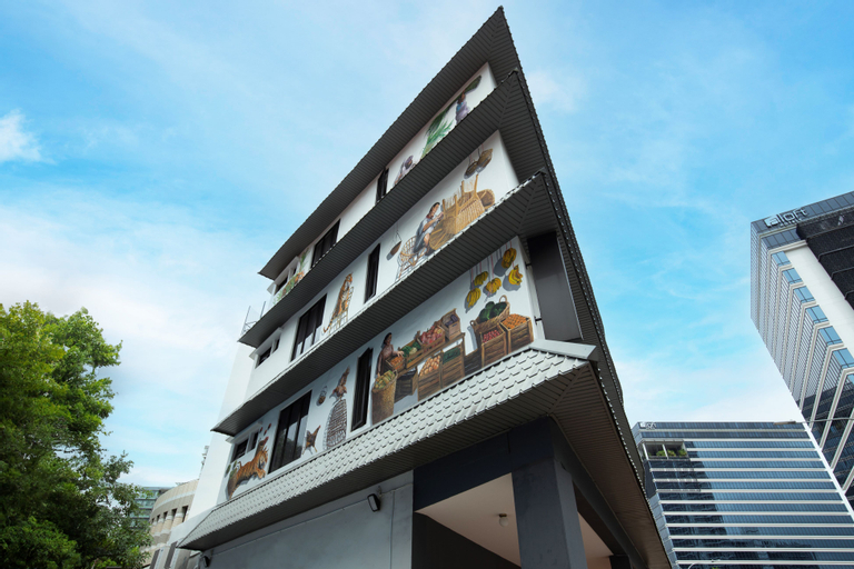 Exterior & Views 13