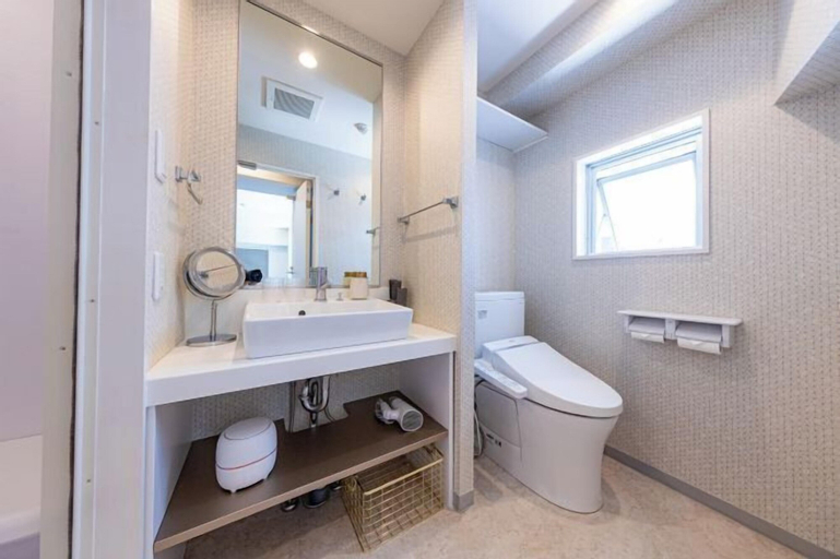 Bathroom 11
