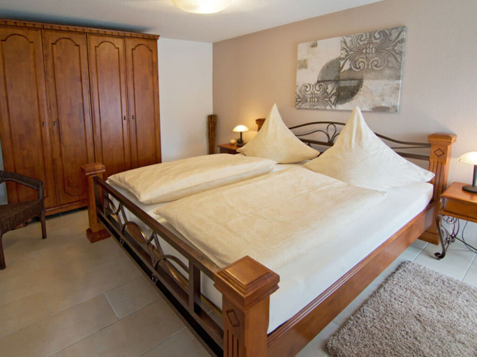 Room 4, Lovely Apartment in Hage, Aurich