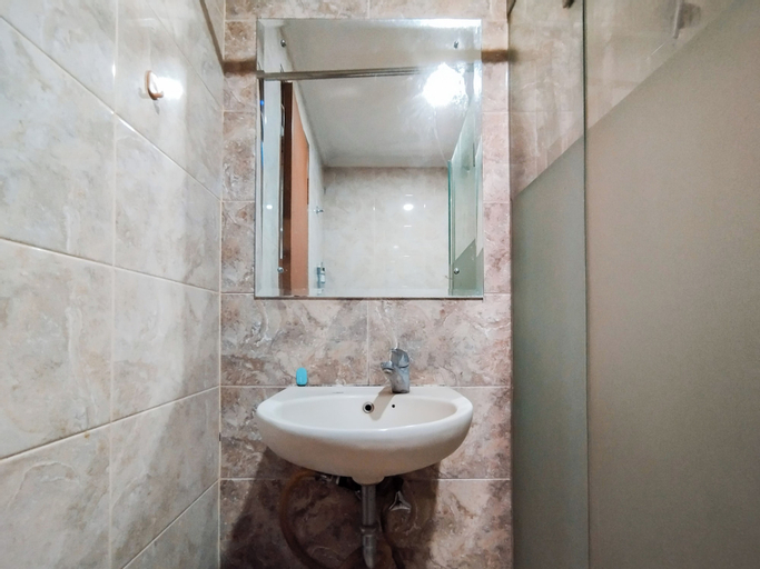 Bathroom 13