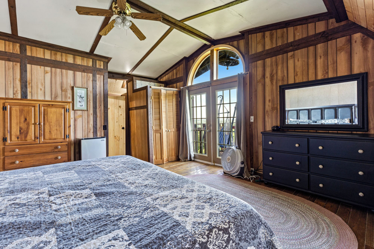 Bedroom 2, Hillbilly Highrise, Sevier