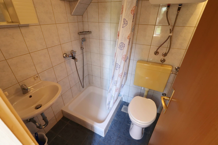 Bathroom 3, Seaside Apartments Markota, Blato