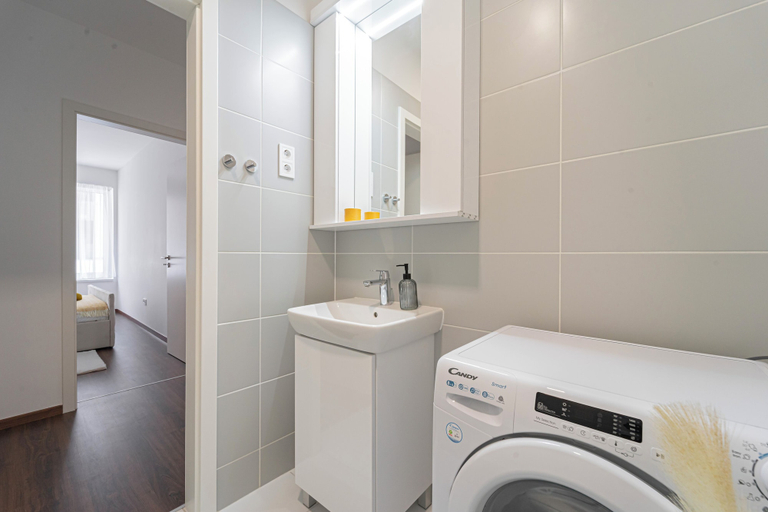 Bathroom 3, WestSide Garden Apartments by FirstHost, Budapesti