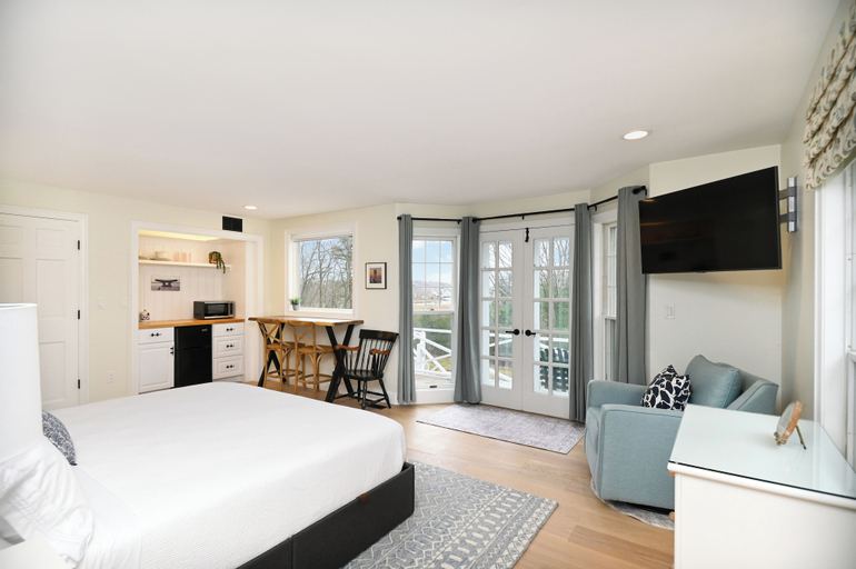 Harbor View Cozy Retreat for 2, York