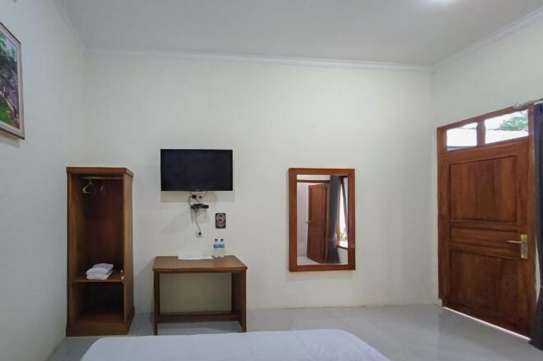 Bedroom 2, RedDoorz @ Tanakatto Homestay Waikabubak, West Sumba