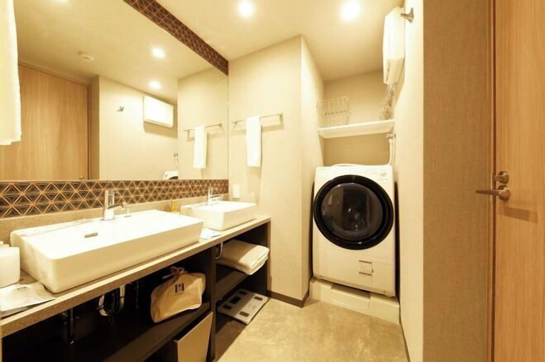 Bathroom 18
