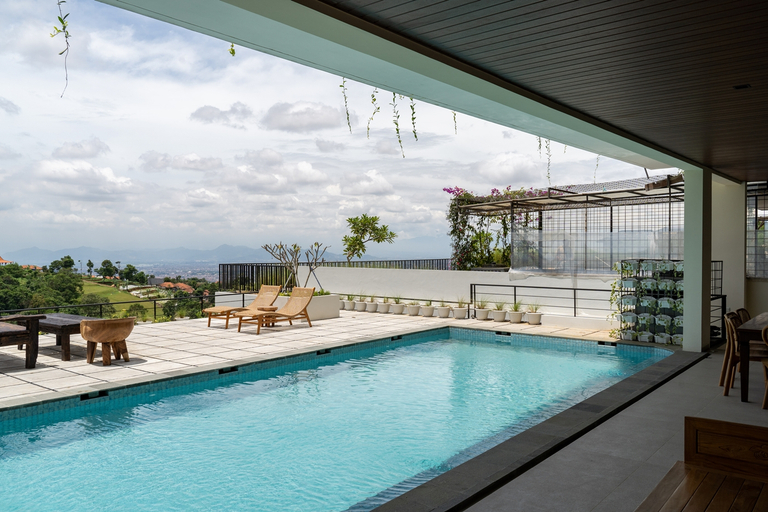 Others 3, Jaden Hill Mountain City View Villa 8 Bedrooms With a Private Heated Swimming Pool and a Movie Room, Bandung