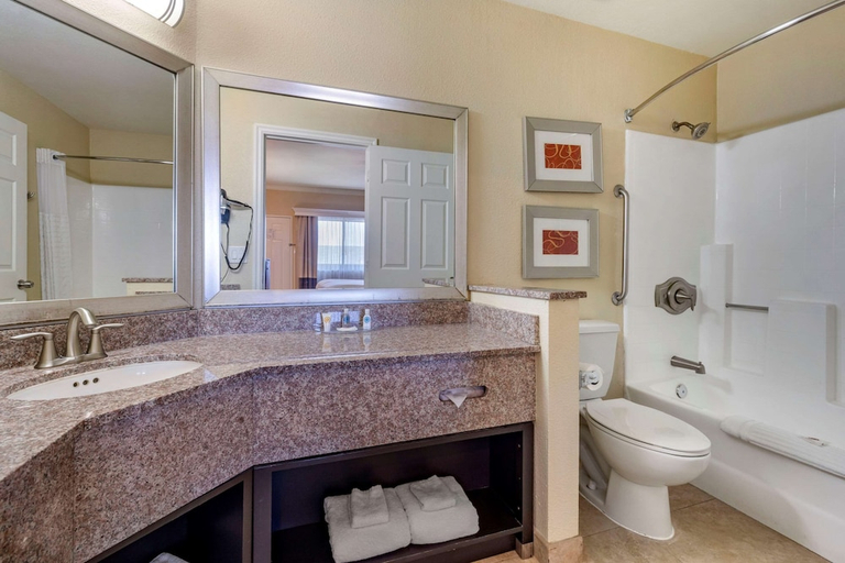 Bathroom 4, Comfort Inn & Suites Huntington Beach, Orange