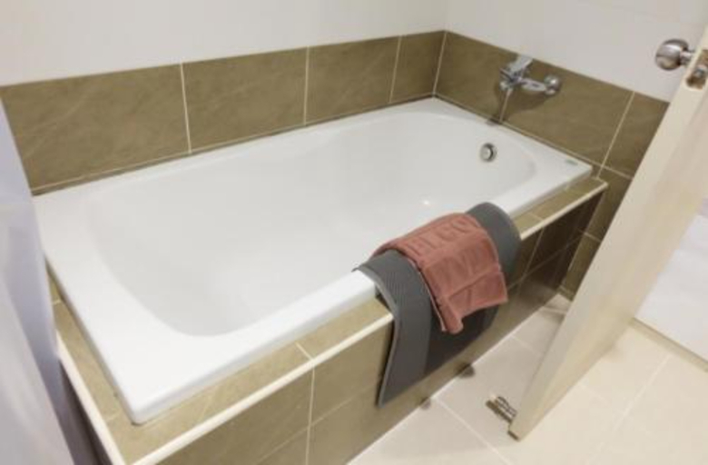 Bathroom 5, Flipper House Hotel, Pattaya