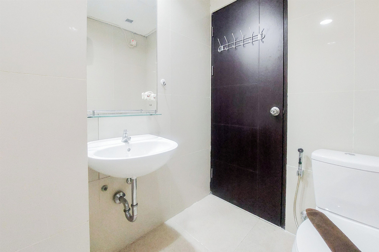 Bathroom 3, Homey And Comfort Stay Studio Atria Residences Gading Serpong Apartment, Tangerang