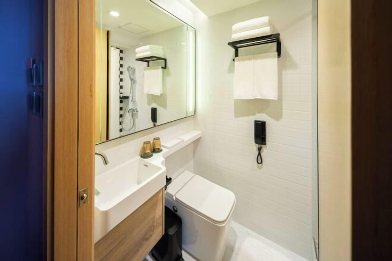 Bathroom 12
