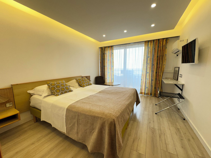 Bedroom 4, Hotel Panorama, Alpes-Maritimes