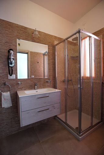Bathroom 5, Villa Fumarola, Brindisi