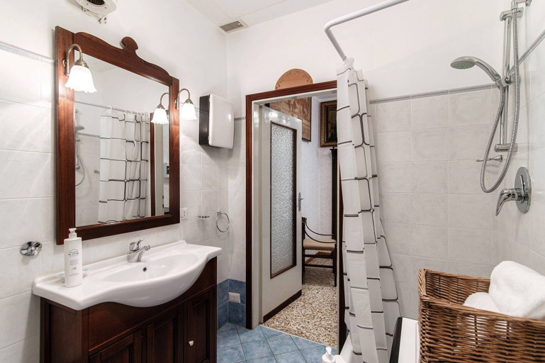 Bathroom 4, I Portici di palazzo Brentano, Como