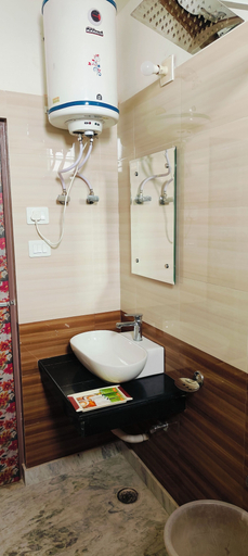 Bathroom 5, Hotel Sunshine, Reasi