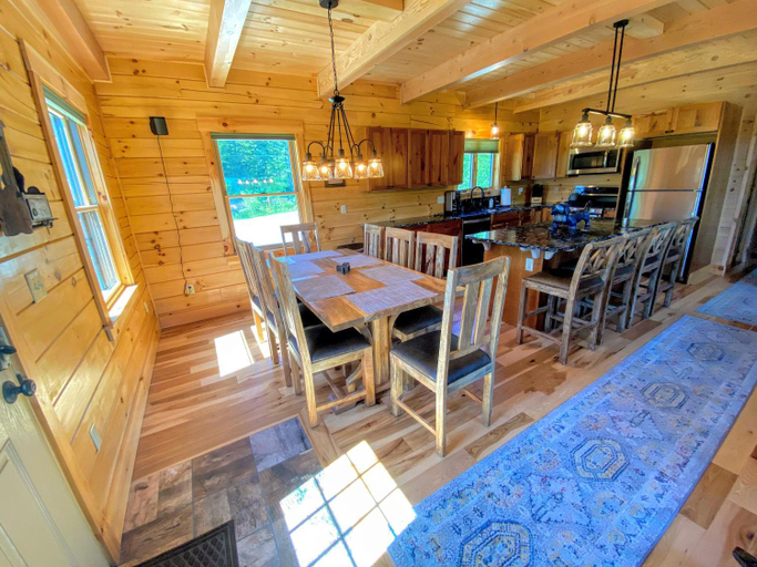 Others 4, UV Log home with direct Cannon Mountain views Minutes to attractions Fireplace Pool Table AC, Grafton