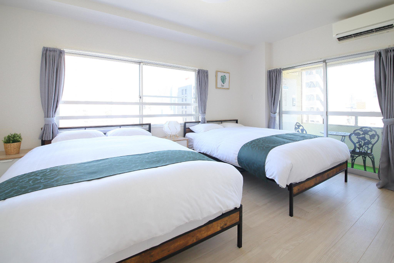 Bedroom 2, Osaka House 701 Near Namba & Direct to KIX, Osaka