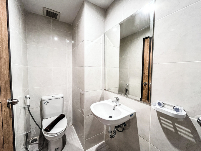 Bathroom 5, Best Deal And Comfy Studio At Delft Ciputra Makassar Apartment, Makassar