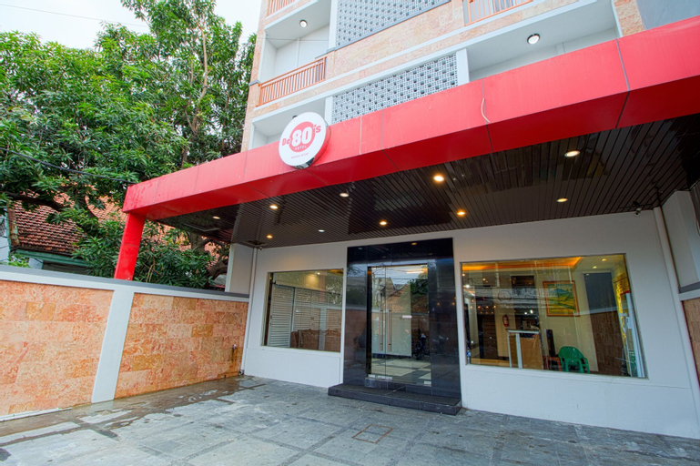 Exterior & Views 23