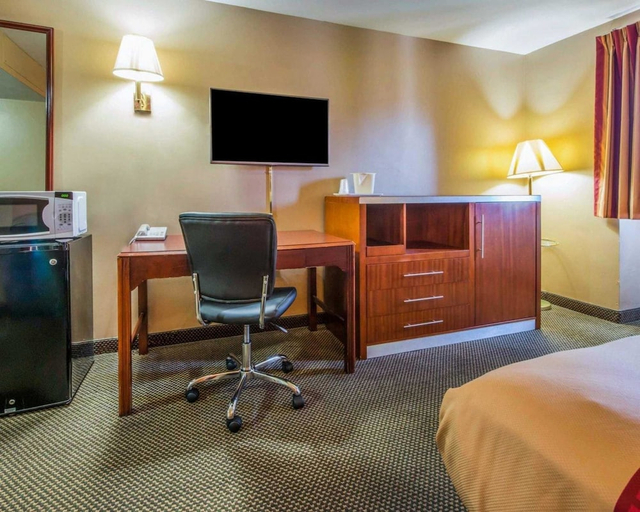 Bedroom 2, Econo Lodge Hermitage South, Mercer
