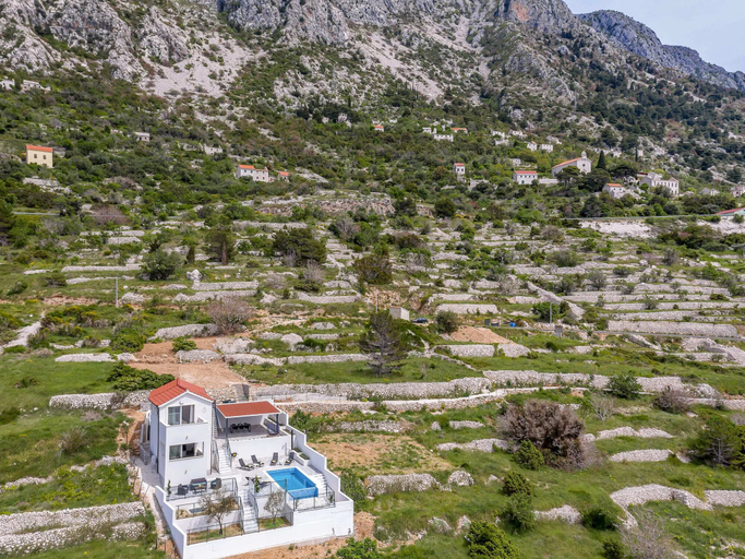 Exterior & Views 2, Stunning Villa in Drasnice With Private Pool, Podgora