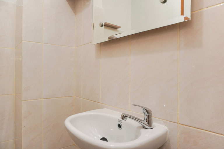 Bathroom 2, Modern Look And Homey Studio Apartment Amazana Serpong, South Tangerang