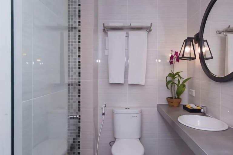 Bathroom 14