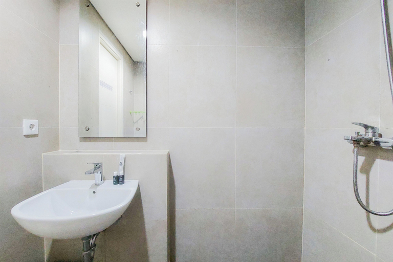 Bathroom 3, Comfy And Modern Studio Room The Ayoma Apartment, Tangerang Selatan
