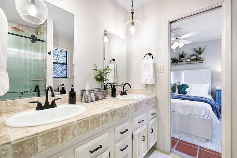 Bathroom 4, La Hacienda and Galaxy Theater, Comal