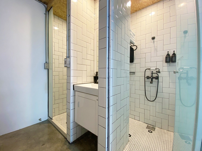 Bathroom 4, K.GOLD HOSTEL, Taichung