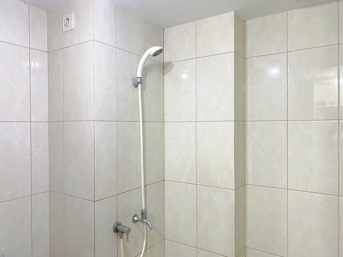 Bathroom 5, Homey And Simply Look Studio Springlake Summarecon Bekasi Apartment, Bekasi